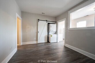 874 Virginia Ave in Indianapolis, IN - Foto de edificio - Building Photo