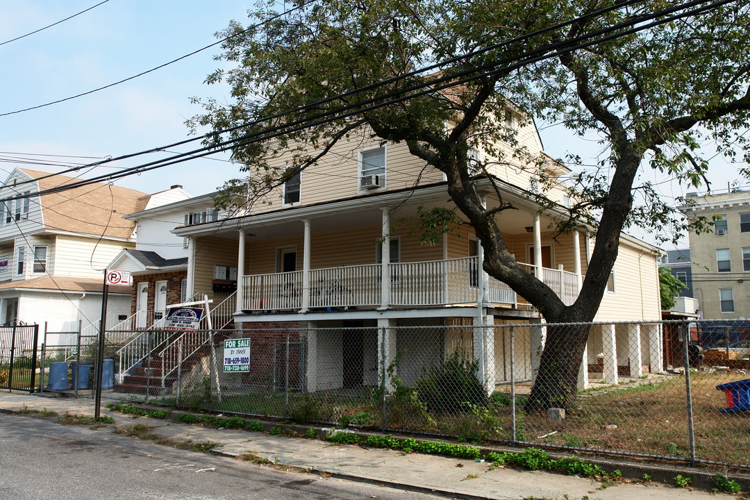 340 Beach 86th St in Rockaway Beach, NY - Building Photo