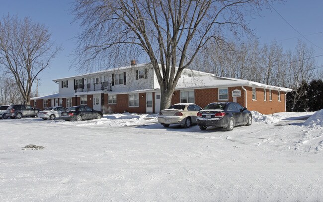 806 William Charles Ct in Ashwaubenon, WI - Foto de edificio - Building Photo