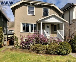 2887 W 15th Ave in Vancouver, BC - Building Photo