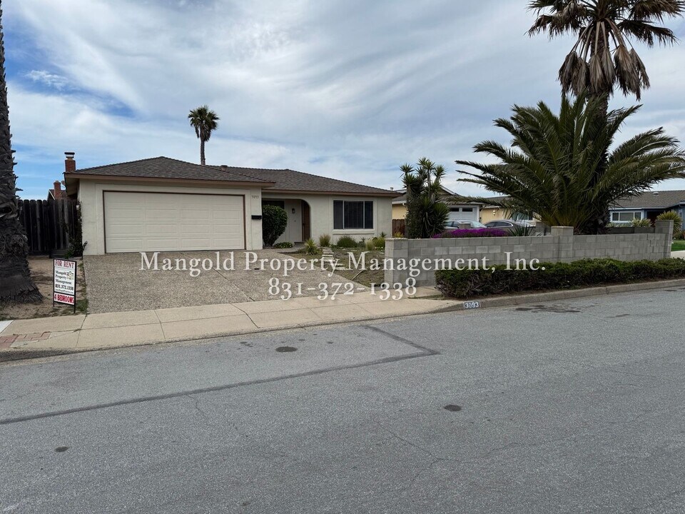 3093 Snell Pl in Marina, CA - Building Photo