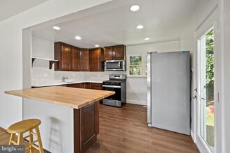 508 Burgess St in Philadelphia, PA - Building Photo - Building Photo