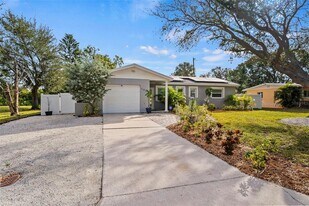 7499 Oak St NE in St. Petersburg, FL - Building Photo