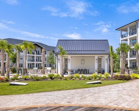 The Port House in Daniel Island, SC - Foto de edificio - Building Photo