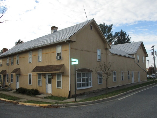 107 High St in New Windsor, MD - Foto de edificio - Other
