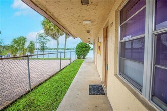 416 Lakeside Dr in Margate, FL - Building Photo - Building Photo