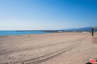 6419 Ocean Front Walk in Los Angeles, CA - Building Photo - Building Photo