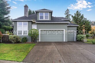2478 Marylview Ct in Lake Oswego, OR - Building Photo - Building Photo