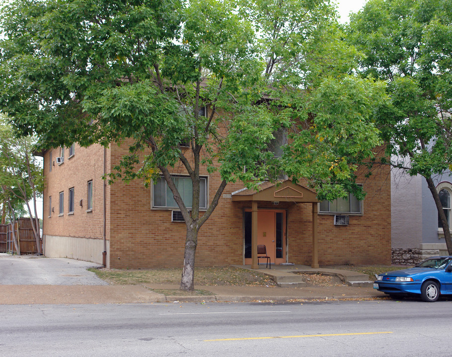 3215 Morganford Rd in St. Louis, MO - Building Photo