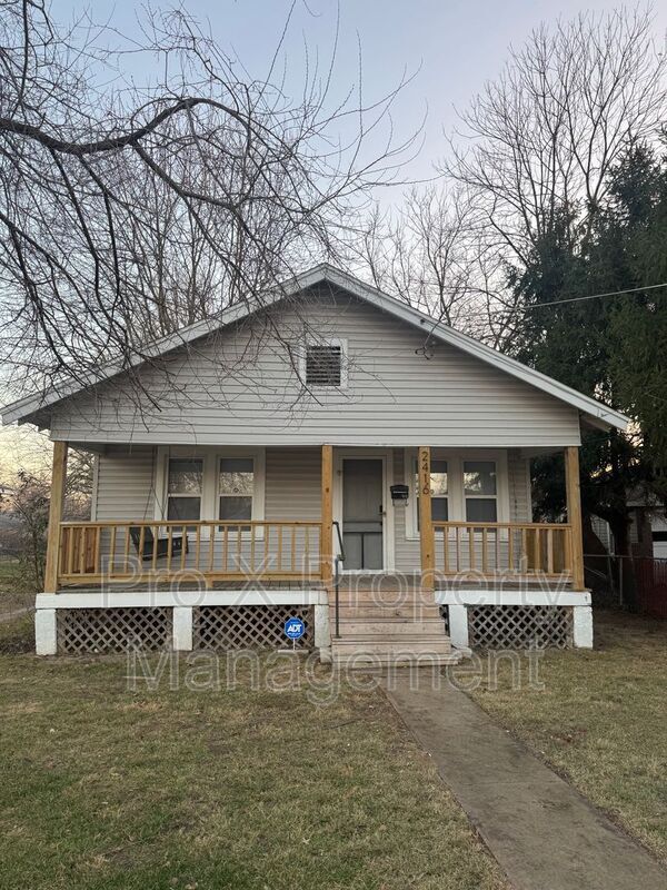 property at 2416 W Walnut St