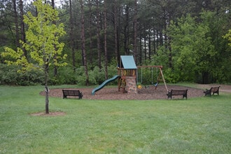 Pines Bluff Townhomes in New London, WI - Building Photo - Building Photo