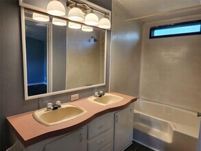 17118 Choctaw Dr in Baytown, TX - Building Photo - Building Photo