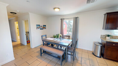 1859 W Slauson Ave, Unit 2 in Los Angeles, CA - Building Photo - Building Photo