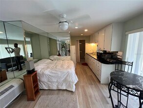 3255 Village Ln in Sarasota, FL - Building Photo - Building Photo