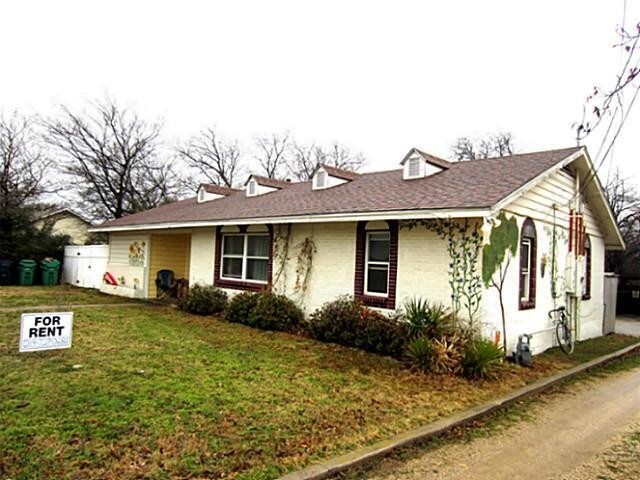 1015 S Welch St-Unit -C3 in Denton, TX - Building Photo