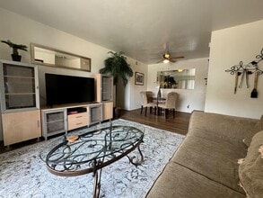 74800 Sheryl Ave, Unit 103 in Palm Desert, CA - Foto de edificio - Building Photo