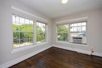 903 Oakhurst St photo'