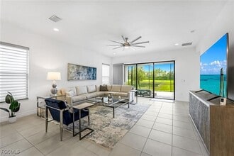 11502 Meadowrun Cir in Ft. Myers, FL - Foto de edificio - Building Photo
