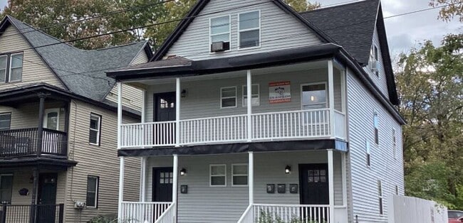 102 Ashworth Plz, Unit 3