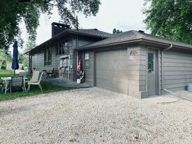 400 7th Ave SE, Unit B in Waseca, MN - Building Photo