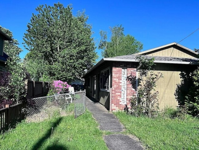 4323 N Commercial Ave, Unit 4323