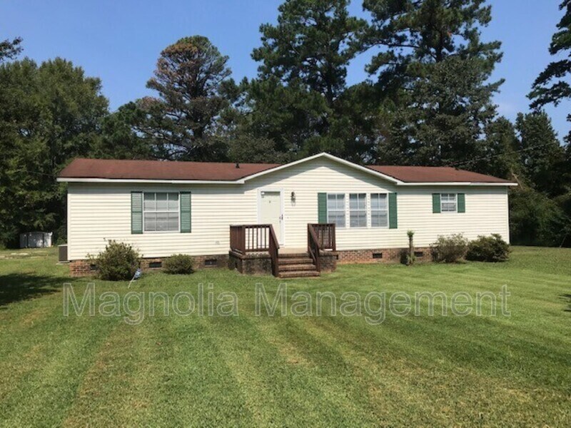 1308 Stagecoach Rd in Henderson, NC - Foto de edificio
