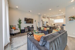 608 Meadow St in Houston, TX - Building Photo