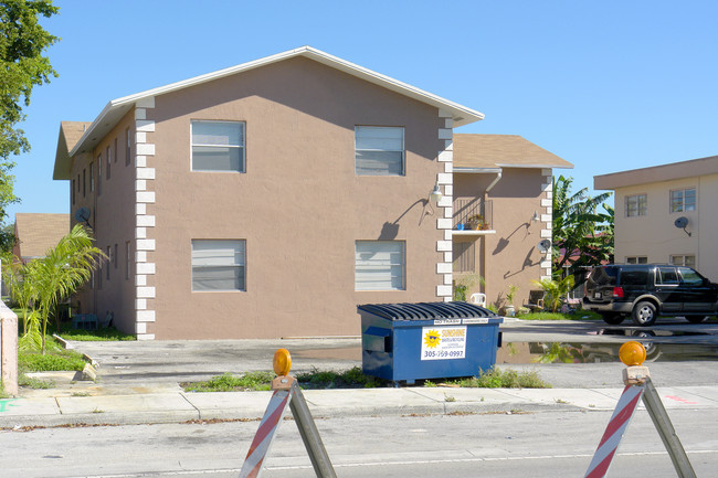 1425 W 41st St in Hialeah, FL - Building Photo - Building Photo