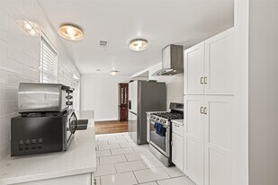 10823 Sandstone St in Houston, TX - Building Photo