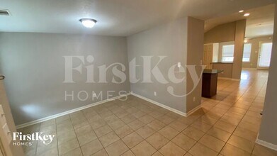 9931 Fairlane Oaks Dr in Houston, TX - Building Photo - Building Photo