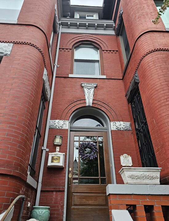 1736 1st St NW in Washington, DC - Foto de edificio