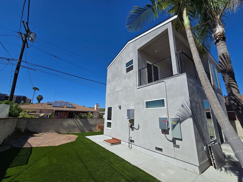 6226 Pontiac St in San Diego, CA - Foto de edificio