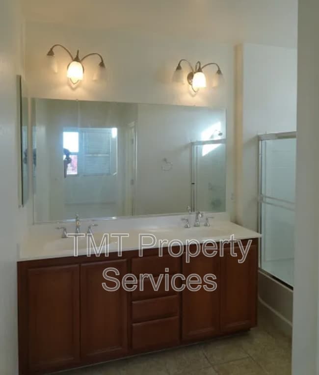 3044 Enchanted Walk in Sacramento, CA - Building Photo - Building Photo