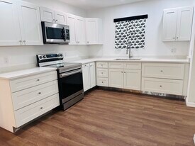 329 NE 2nd St in Williston, FL - Building Photo