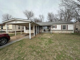 3917 SE 27th St in Del City, OK - Building Photo