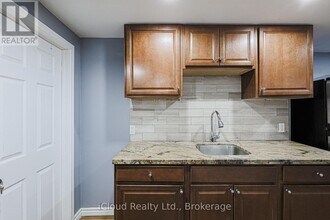 210 Miller Dr in Halton Hills, ON - Building Photo - Building Photo