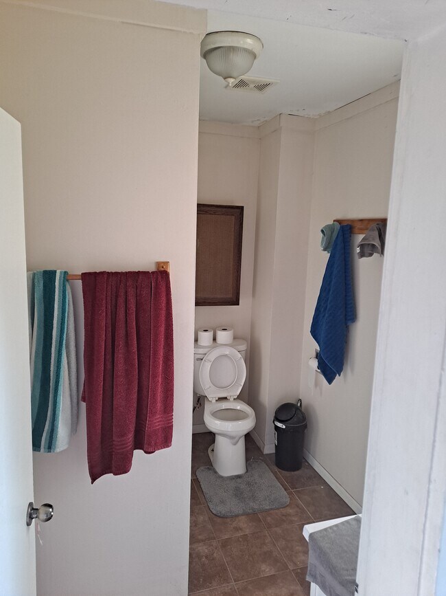 909 S Front St photo'