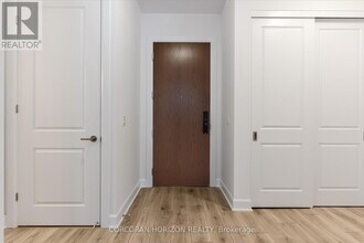 3240 William Coltson Ave in Oakville, ON - Building Photo - Building Photo