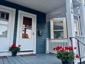 106 Burrill St, Unit 2 in Swampscott, MA - Building Photo - Building Photo