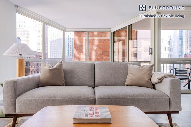 1 E Delaware Pl in Chicago, IL - Foto de edificio - Building Photo