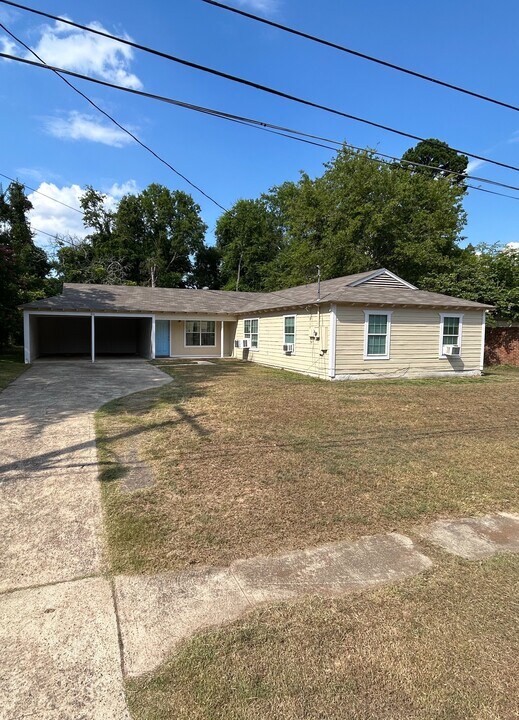 614 Hickory in Hughes Springs, TX - Building Photo