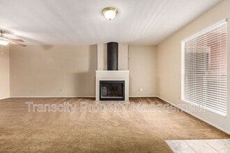 1340 N Recker Rd in Mesa, AZ - Foto de edificio - Building Photo