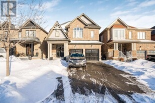 2515 Standardbred Dr in Oshawa, ON - Building Photo