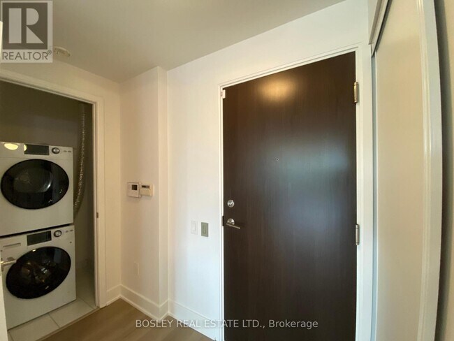 204-7608 Yonge St in Vaughan, ON - Building Photo - Building Photo