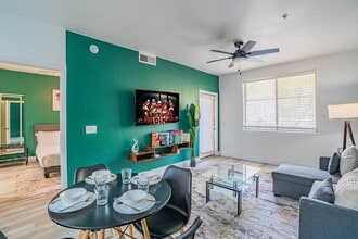 6610 N 93rd Ave in Glendale, AZ - Foto de edificio - Building Photo