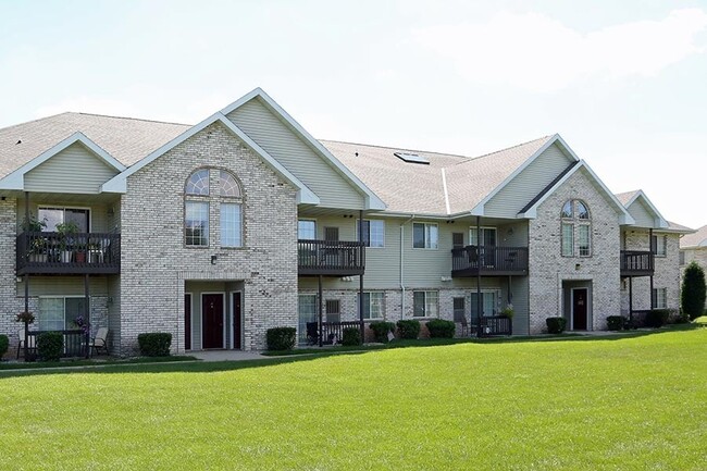 Cold Spring Villas in Neenah, WI - Foto de edificio - Building Photo