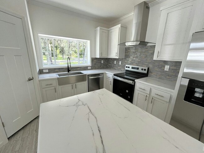 5644 Woodford St in Brooksville, FL - Building Photo - Building Photo