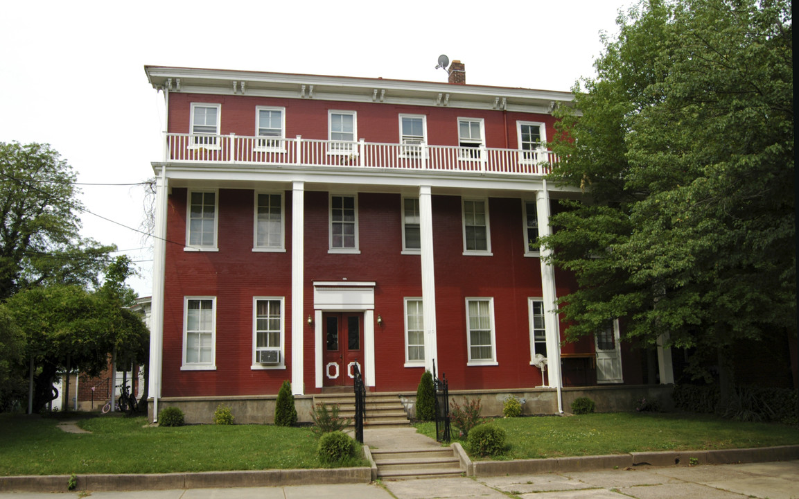 210 Jefferson Ave in Bristol, PA - Building Photo