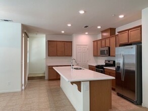 5325 Elderdown Way in Sacramento, CA - Building Photo - Building Photo