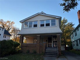 922 Helmsdale Rd in Cleveland Heights, OH - Building Photo